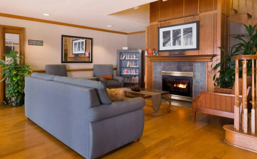 Country Inn & Suites by Radisson, Burlington (Elon), NC