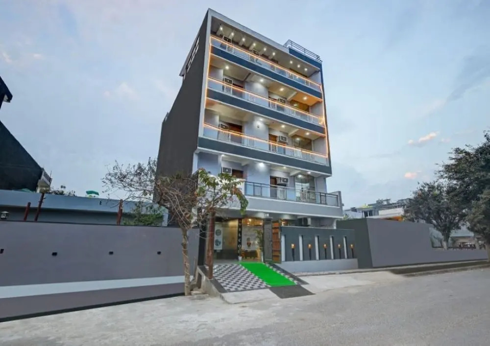 FabHotel La Corporate Suite