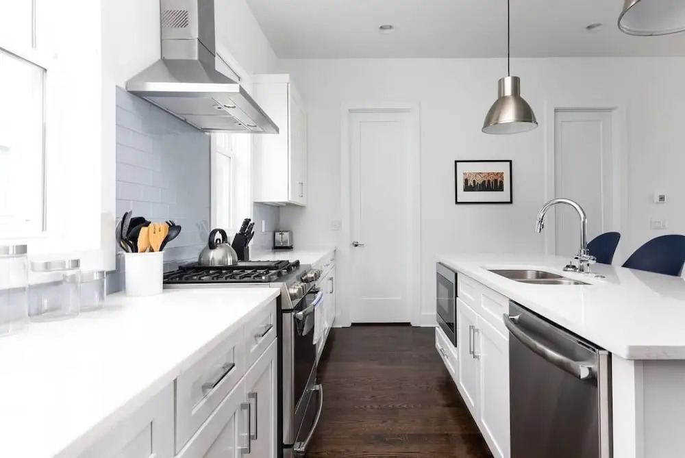 Domio Sylvan Park Modern 4BR Balcony