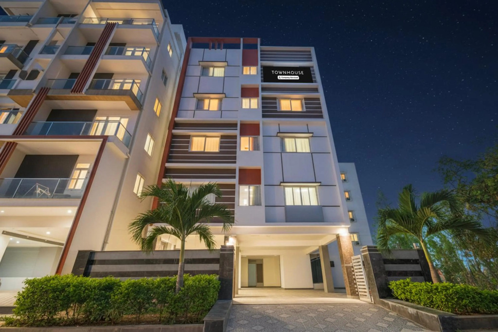 Super Townhouse Financial District Gachibowli Formerly Srinika Inn