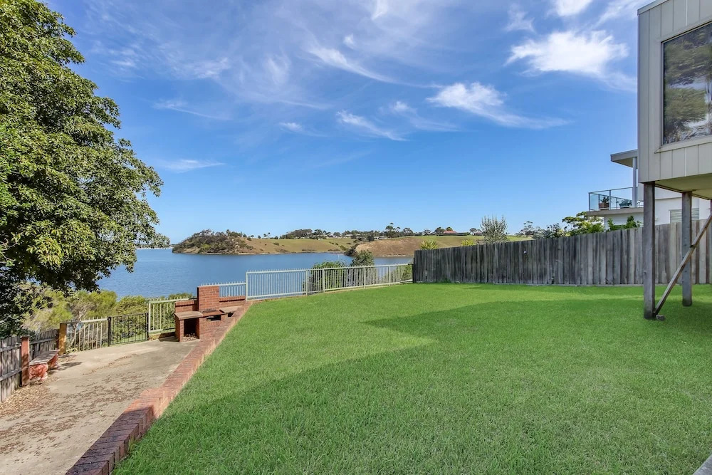 The Point - Spacious Waterfront Escape