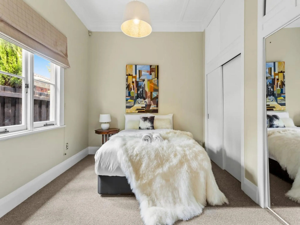 Charming Spacious Home In Birkenhead