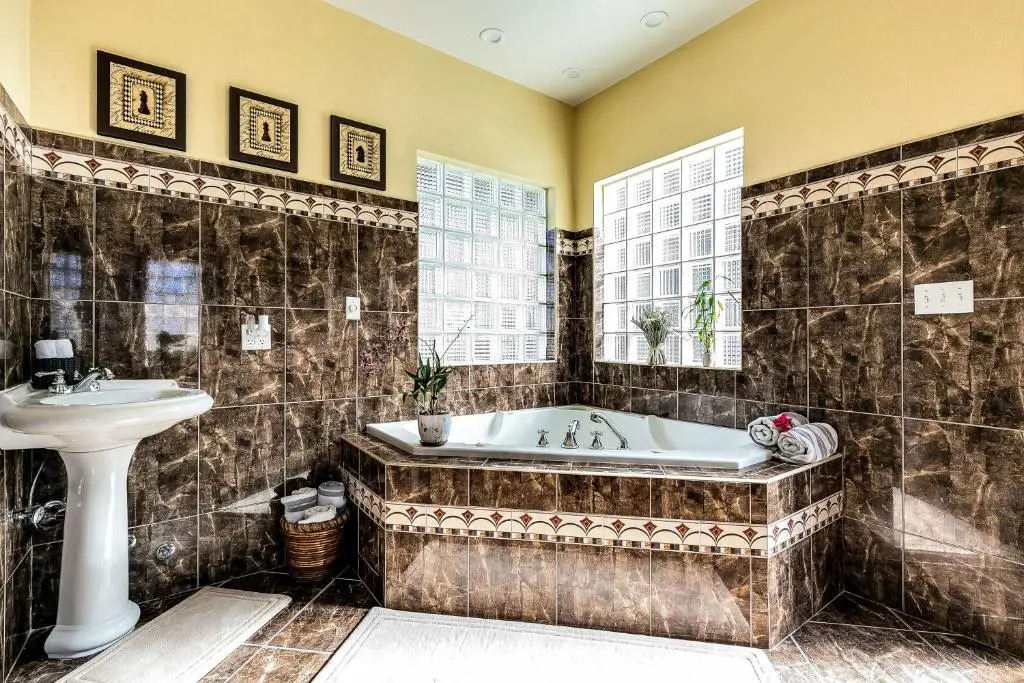 LUX 4 Bedrooms Private HTD Salt Water Pool With Concierge Service