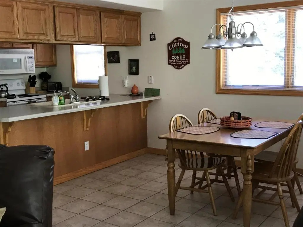 1494OAK Cliff Top Condo