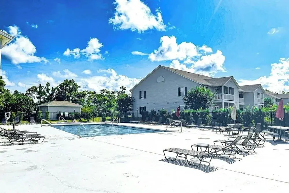 Colony Club R2