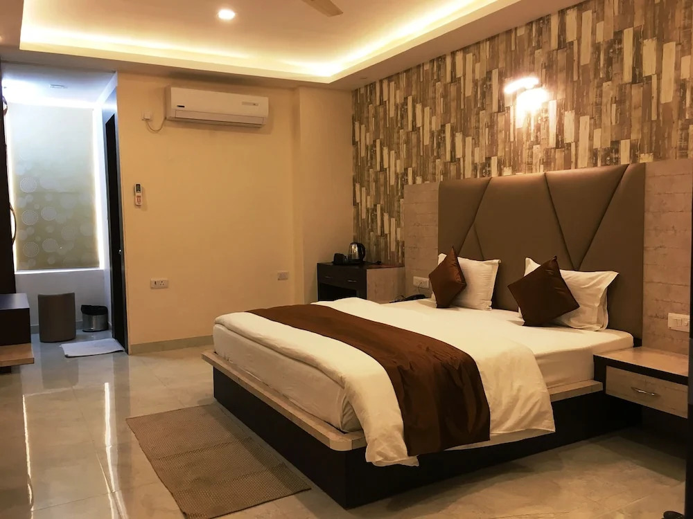 OYO 26627 K 3 Club Residency