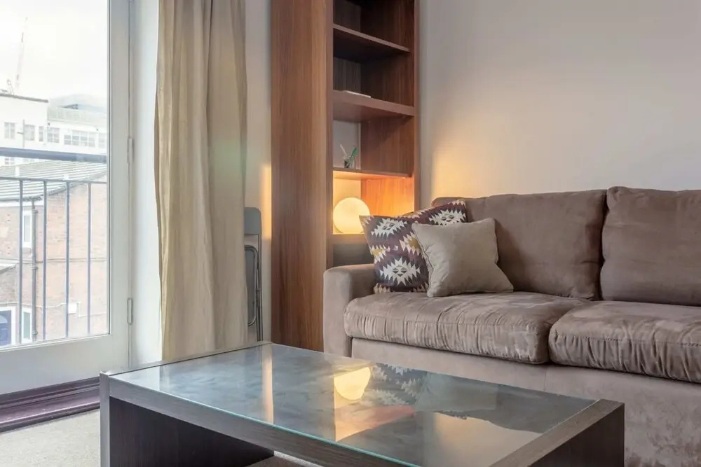 2 Bedroom Apartment In Aldgate East