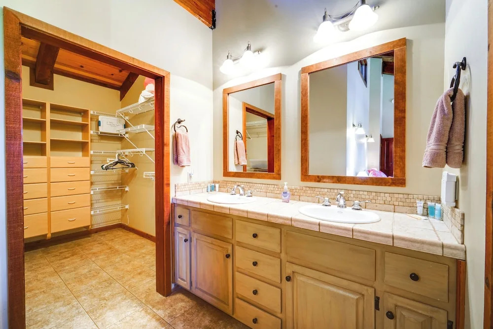 Shuttle to Ski Resort: Northstar Home