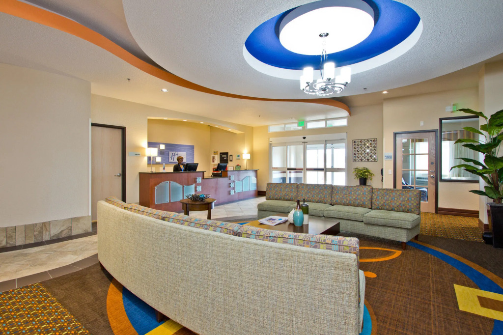 Holiday Inn Express and Suites Denver East Peoria Street by IHG
