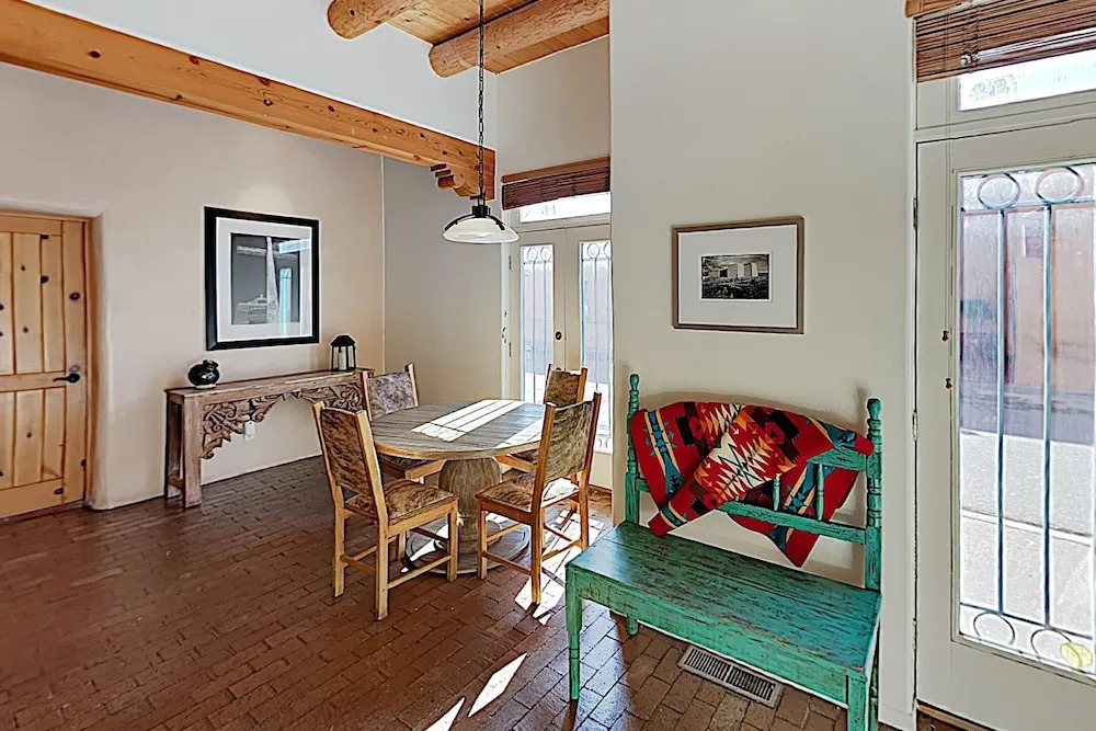 Santa Maria At Zona Rosa: Walk Everywhere! 1 Bedroom Condo