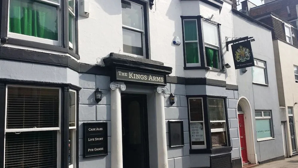 Kings Arm'S Hostel