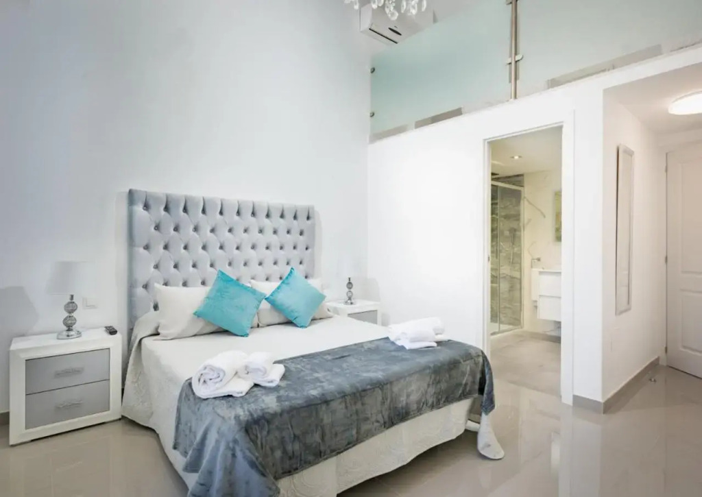 Estepona - Playa - Villa de 3 dormitorios con acceso directo a la piscina y al lado del mar Si7