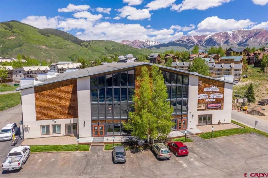 The Yak Shack: Incredible Mountain View Condo