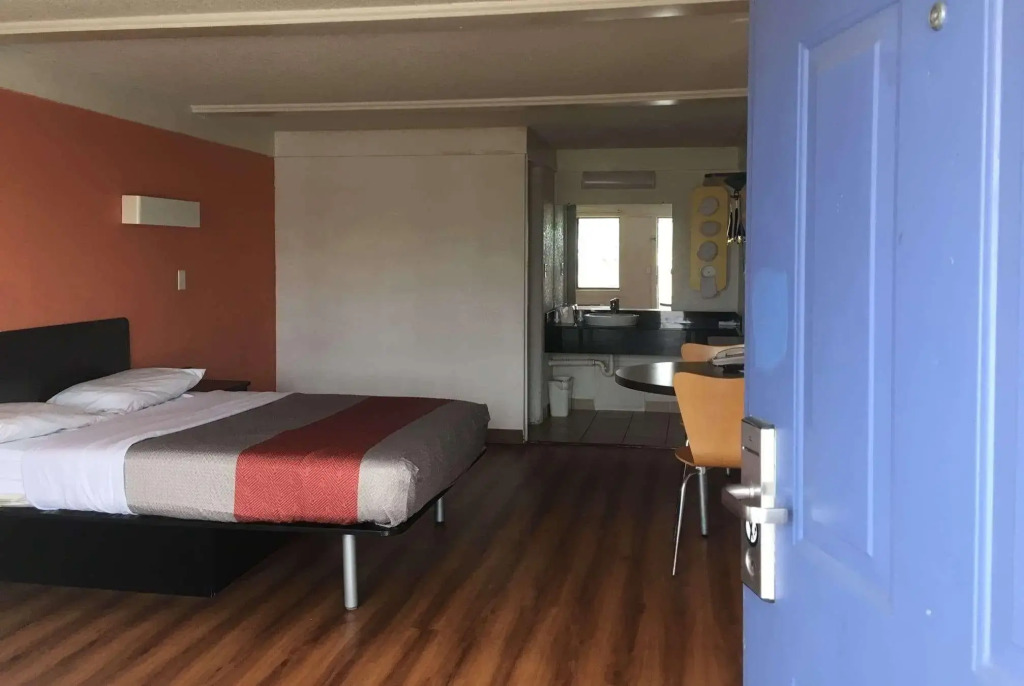 Motel 6 Benton Harbor