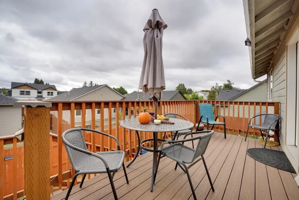 4 Mi to UO! Convenient Springfield Apt w/ Deck