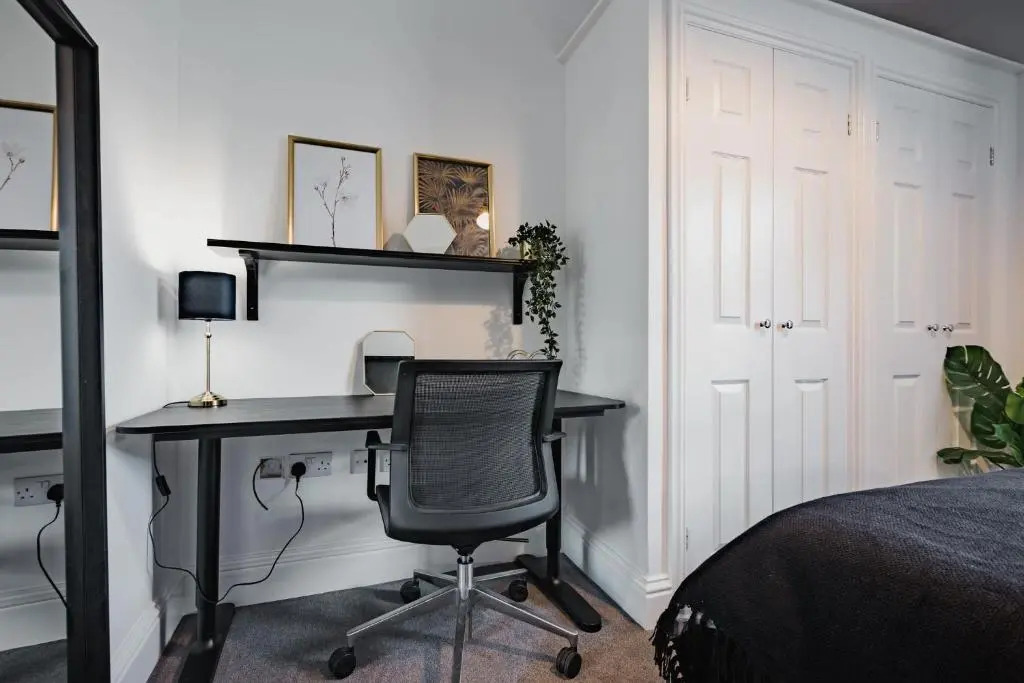 Newly Refurbished Sylish Hull 3 Bed Apartment