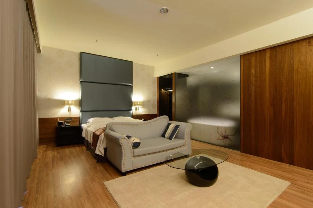 Grand Crystal Hotel