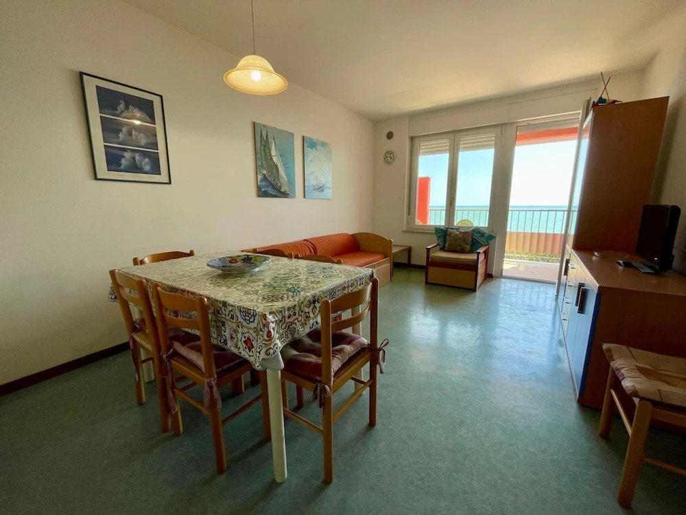 Seaview Flat Just 70mt From the sea