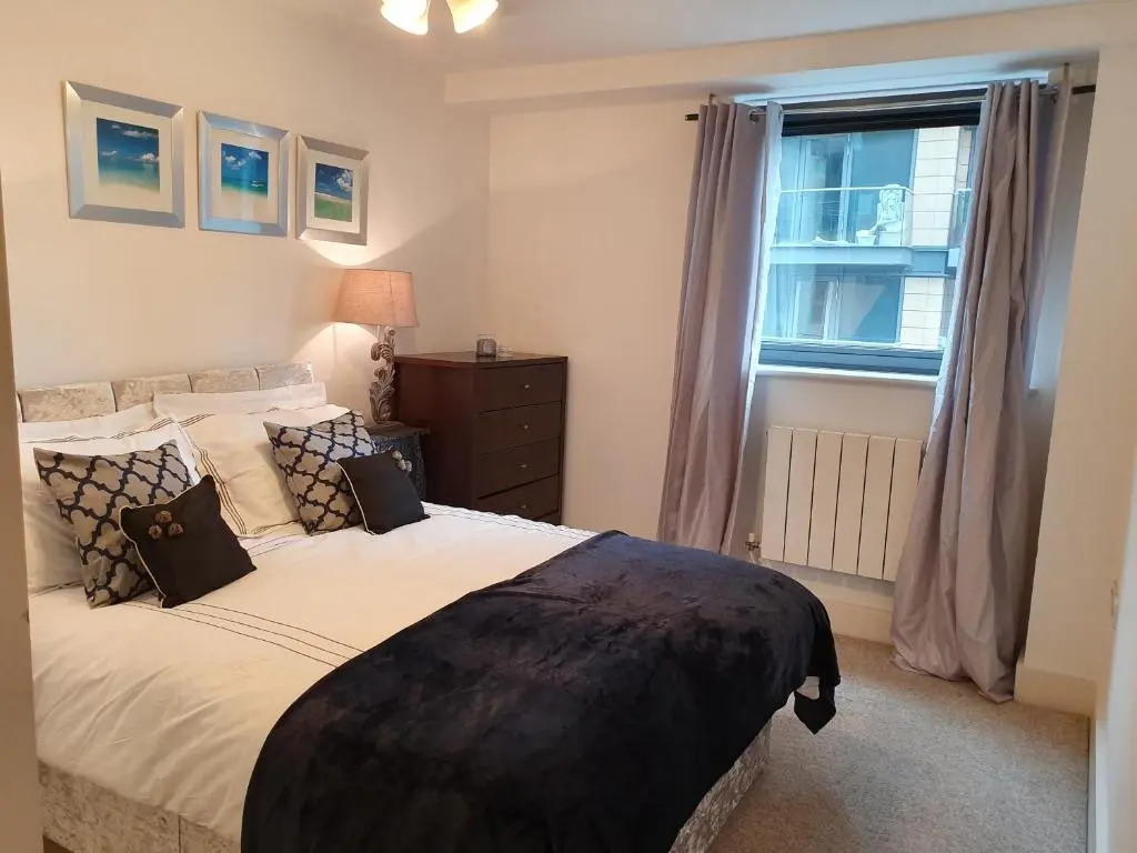 1 Bed Suite, Waterside, Canary Wharf