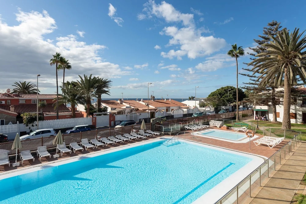 Nice Apartment Swimming Pool, Parking and Terrace