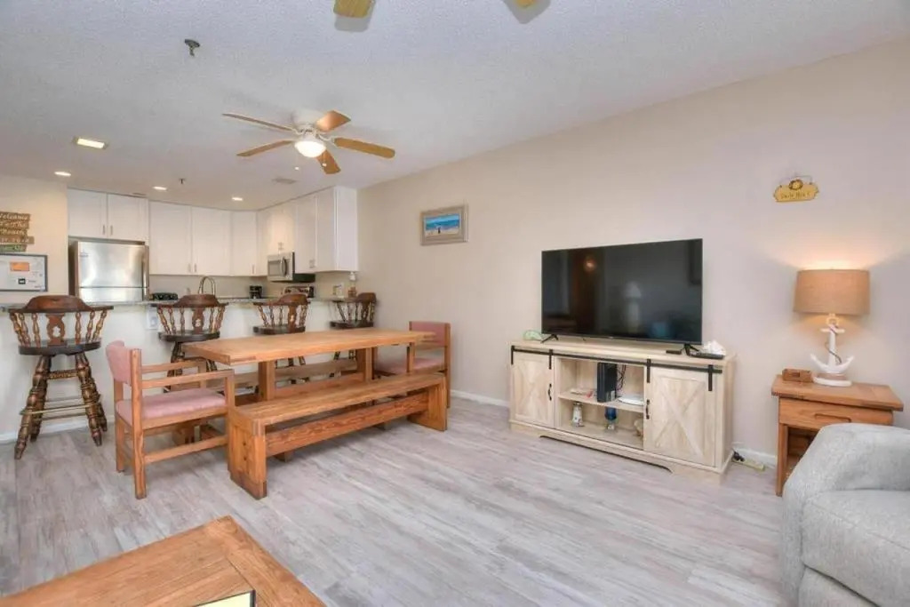 Southern Shore Villa 108-Finz Up