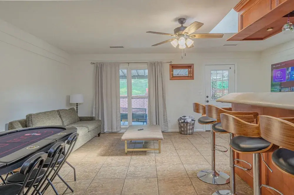Relaxing 3BR Getaway with Pool and games