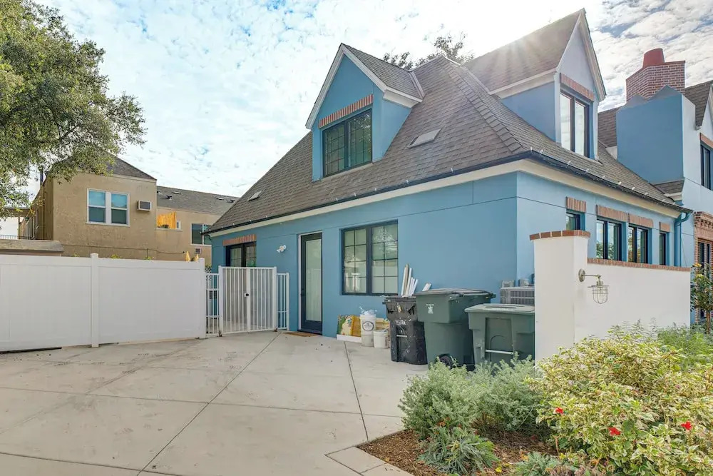 Shop, Dine & Explore Pasadena! Newly Built Home
