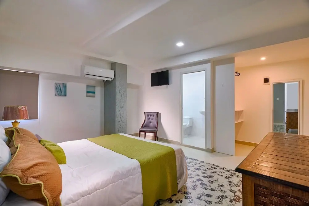 Malecon Premium Rooms & Hotel