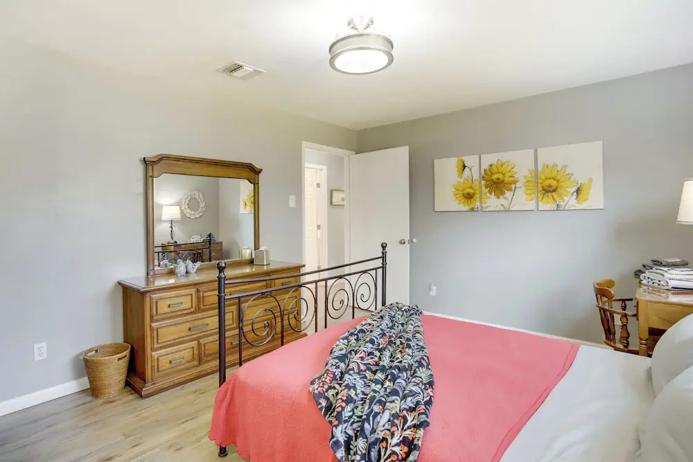 Cozy Shenandoah Home < 2 Mi to The Woodlands Mall!