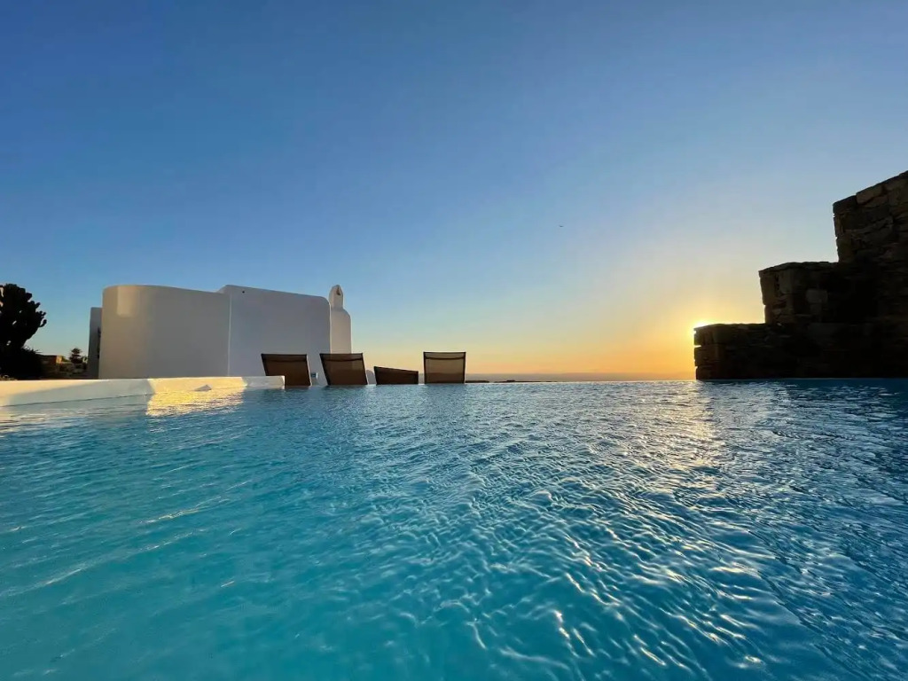 White Rock Suites & Villas