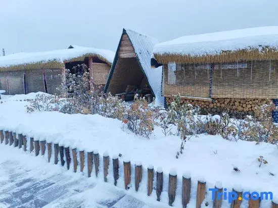 Mohe Shancheng Xiaoyuan Homestay (Beiji Village)