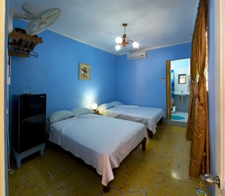BlueRoom Cari y Famlia