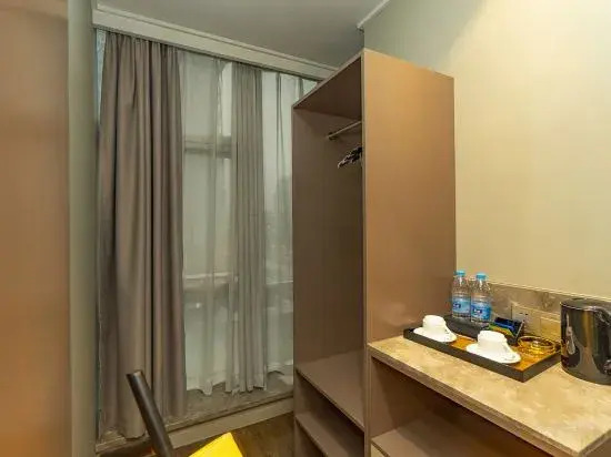 Ni Hao Hotel (Hangzhou Binjiang Longhu Tianjie Jianghan Road Subway Station)