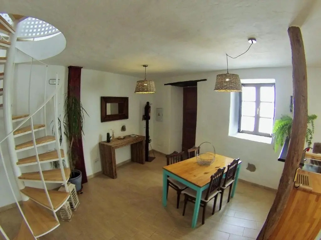 Luana House