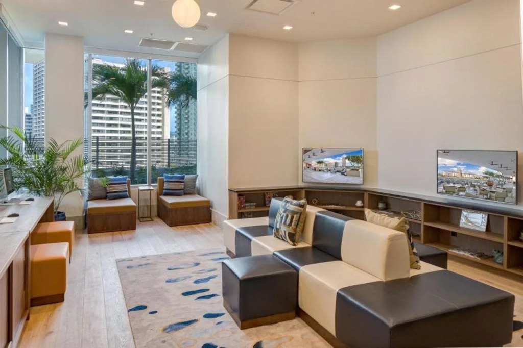 Real Select Vacations at The Ritz-Carlton Residences, Waikiki Beach