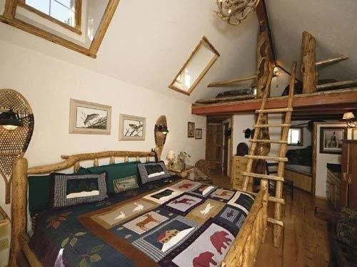 Lost Trail Lodge