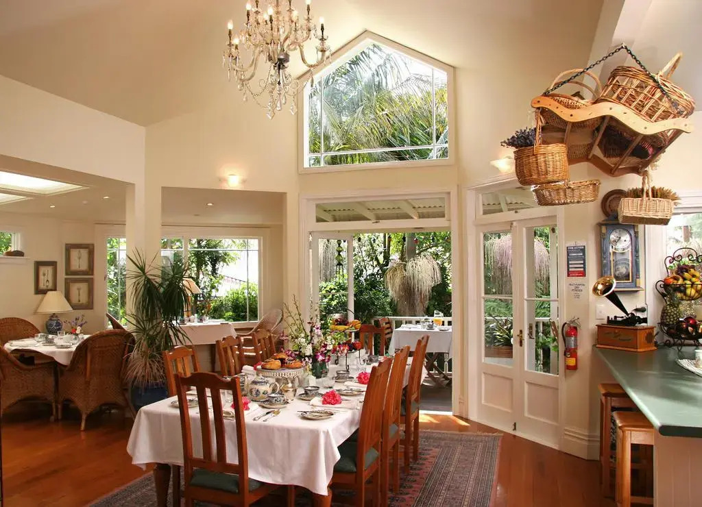 The Peace & Plenty Inn