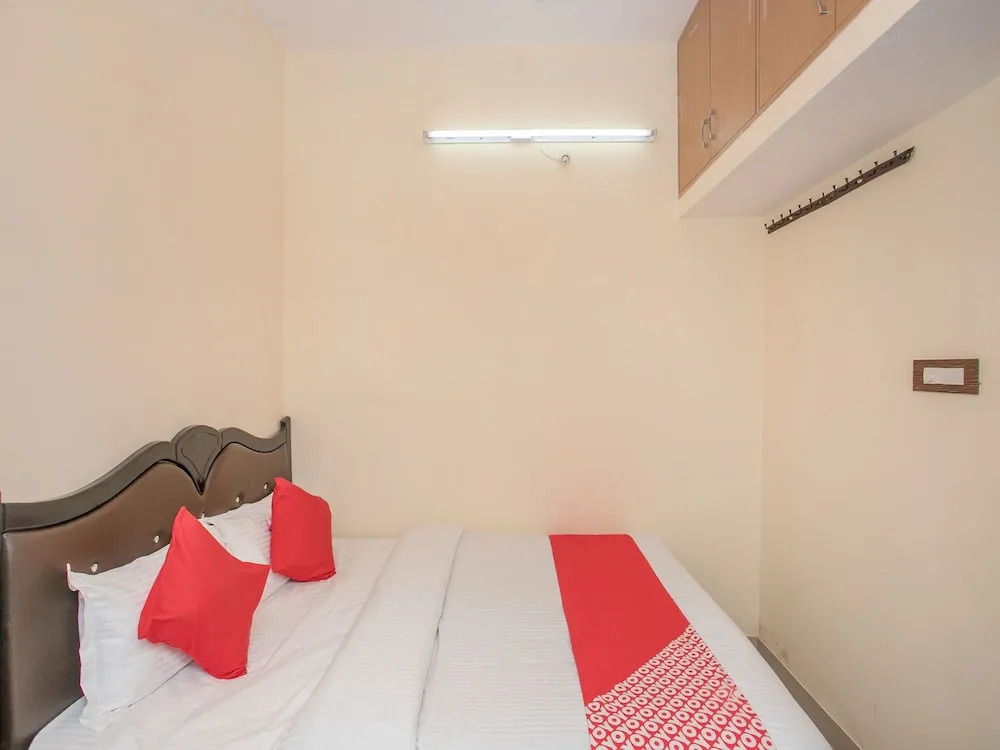 OYO 15482 Delite Suites