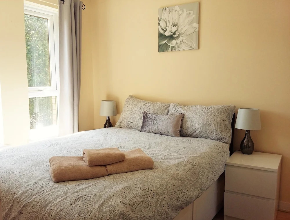 Modern 2 Bedroom Glasgow Apartment