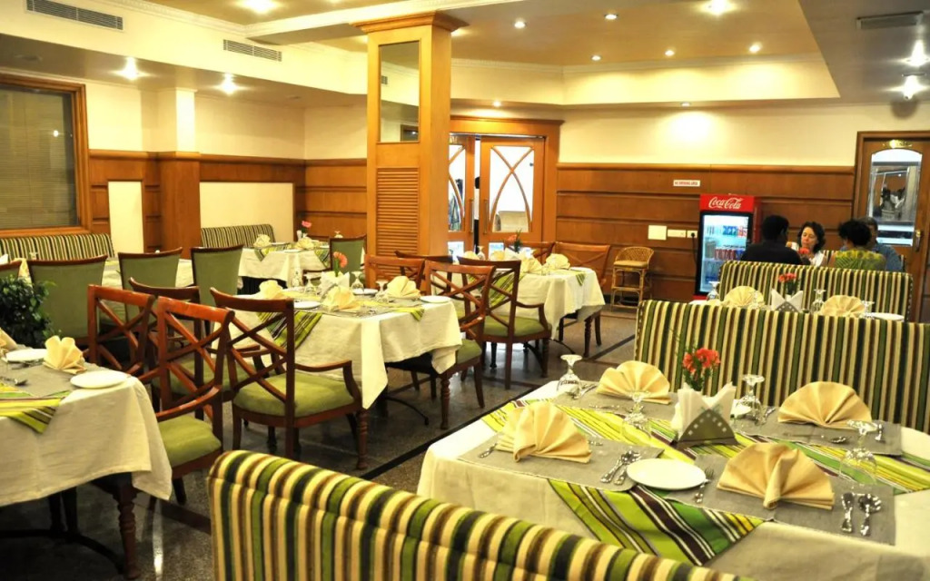 OYO 4806 Holiday Hotel