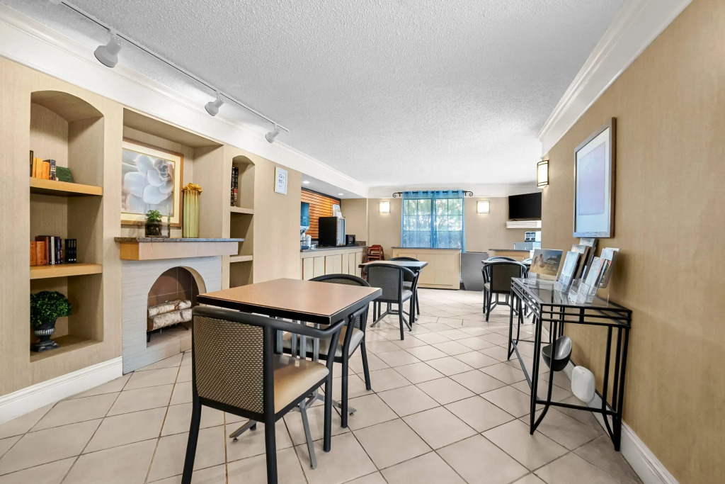 Howard Johnson by Wyndham Columbus Fort Benning