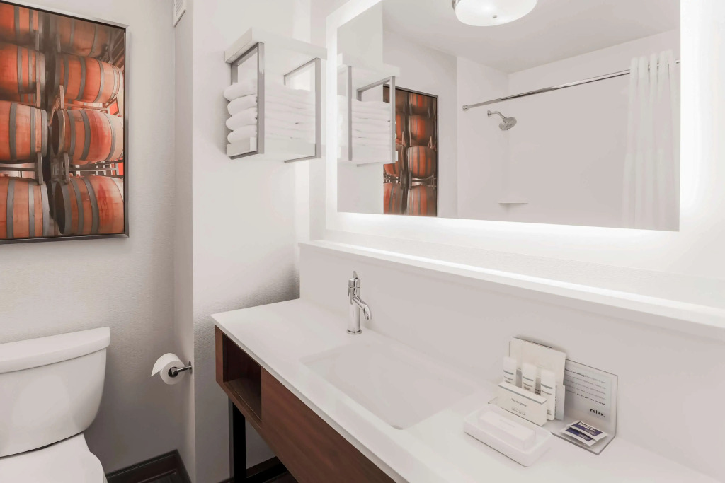 Hampton Inn & Suites Windsor-Sonoma Wine Country