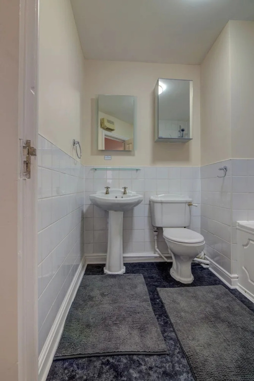 Bright, Spacious 2BR Central Manchester Flat for 4