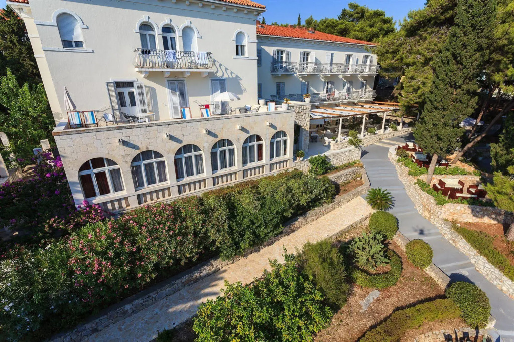 Hotel Moeesy, Blue & Green Oasis