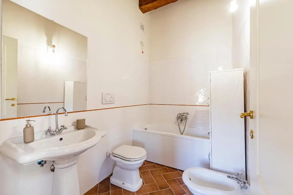 Bright Apt With Terrace and Shared Pool