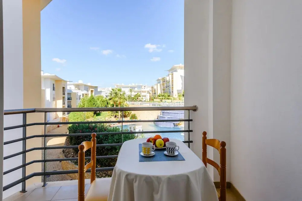 Sea view Apartment with 3 spacious Terraces & 2 Swimming pools