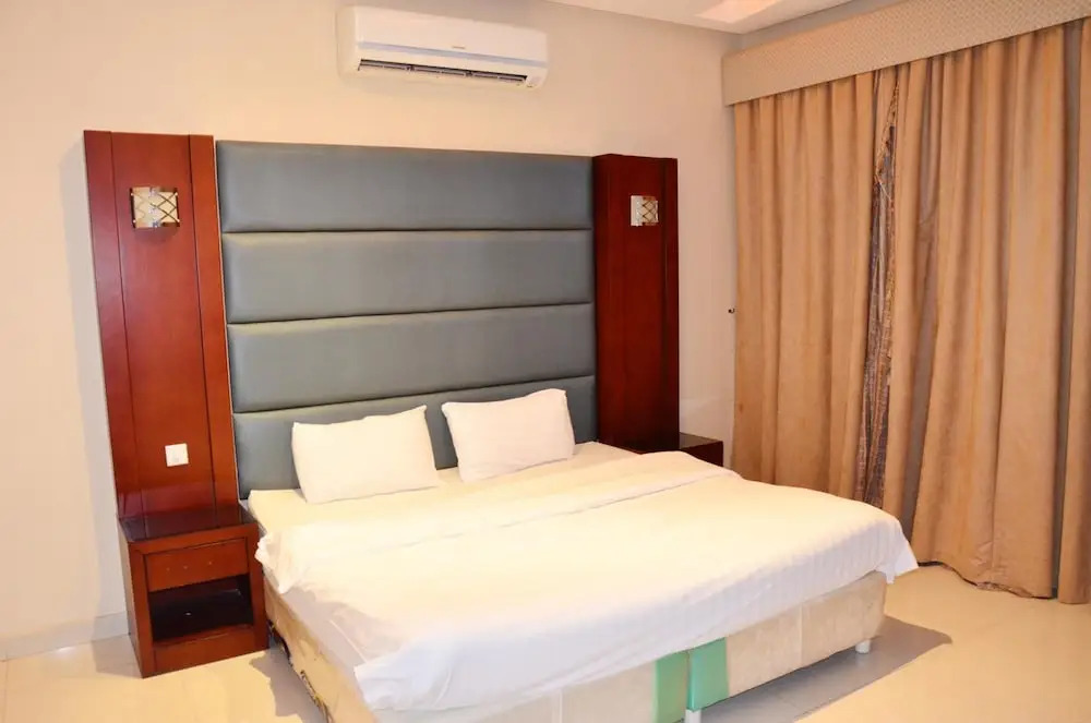 Quiet Rooms 3 Serviced Apartments