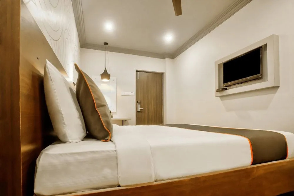 OYO Townhouse 430 Everest Hotel