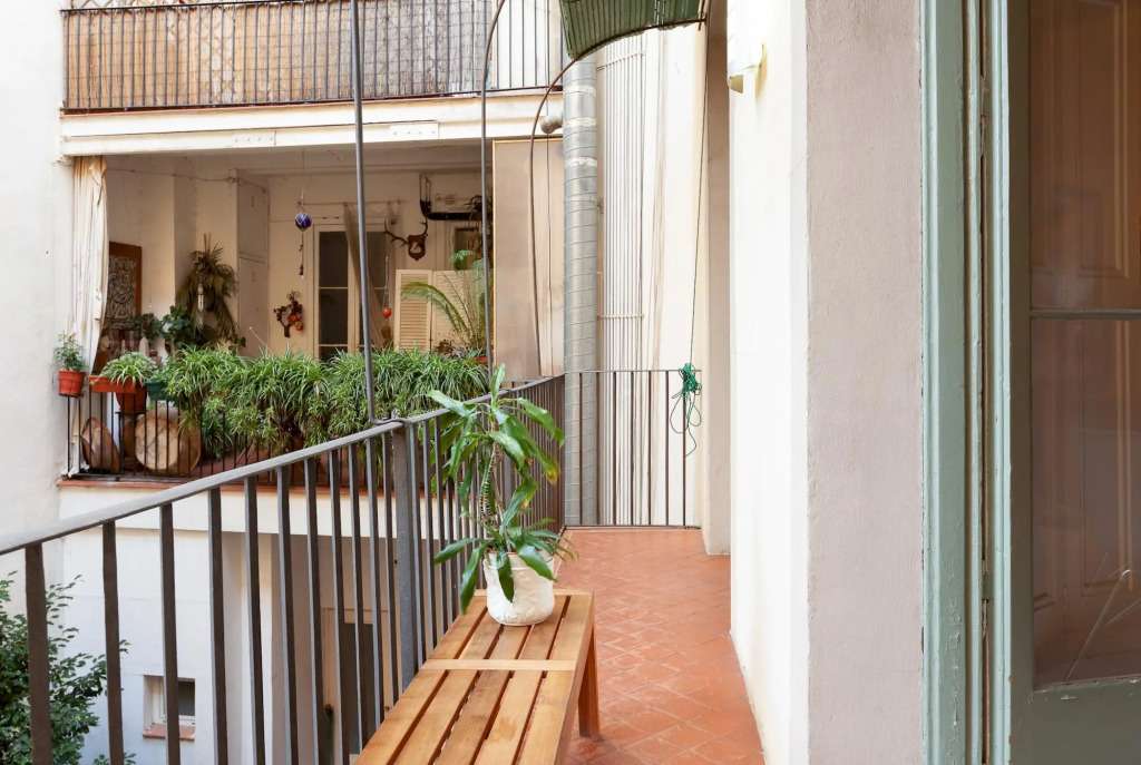 GAUDIR 4 · PERFECT apart. next to P. de Gracia for 4 Pax