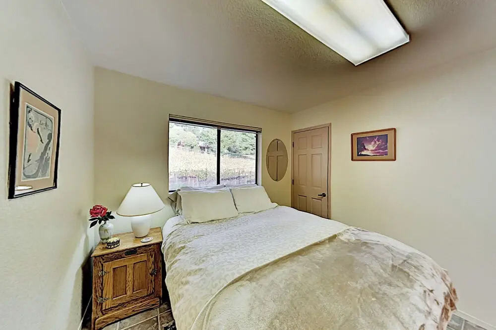 Mtn-view Retreat w/ Hot Tub + Deck in Sebastopol